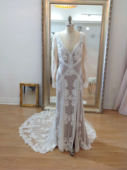Bohemian elegant Lace Wedding  Dress /Beach wedding dress /bridal gown/ bohemian lace dress/ long sleeve /Flair dress /Mermaid Wedding Dress