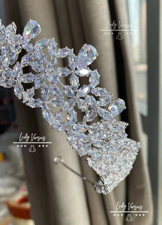 Stunning Classical bridal Silver metal  zircon Crown/ Zirconia Crown/ Bridal hairpiece/ Hair Accessories/ wedding crown/Princess crown.