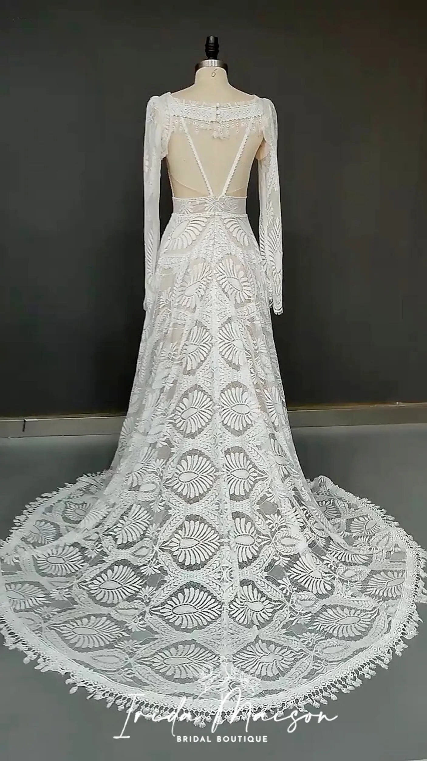 Bohemian elegant Lace Wedding Dress /removable sleeves shovel/ Beach wedding dress / bohemian lace dress/ wedding dress /spaghetti straps