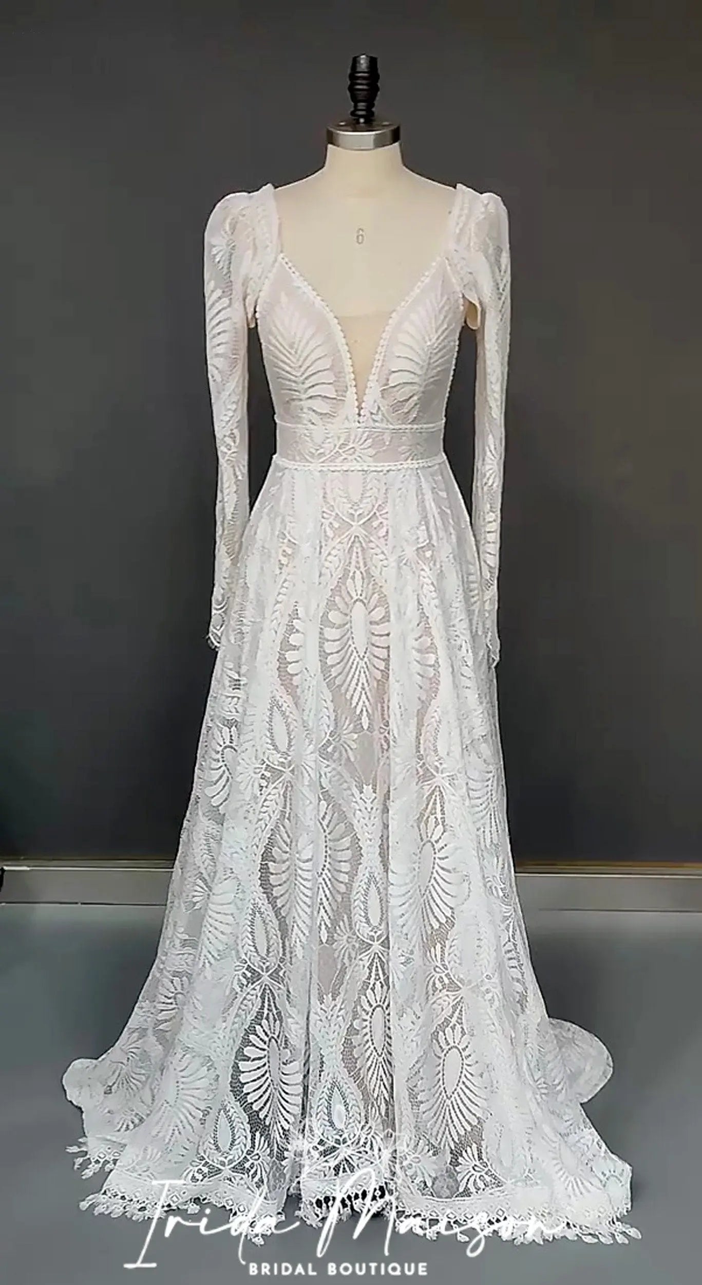 Bohemian elegant Lace Wedding Dress /removable sleeves shovel/ Beach wedding dress / bohemian lace dress/ wedding dress /spaghetti straps