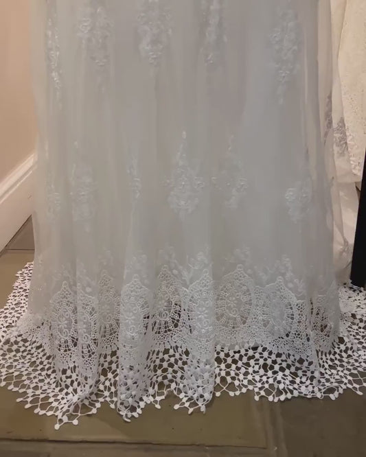 Bohemian elegant Lace Wedding  Dress /Beach wedding dress /bridal gown/ bohemian lace dress/  lace dress